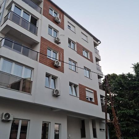 סקופיה Lester Apartments מראה חיצוני תמונה