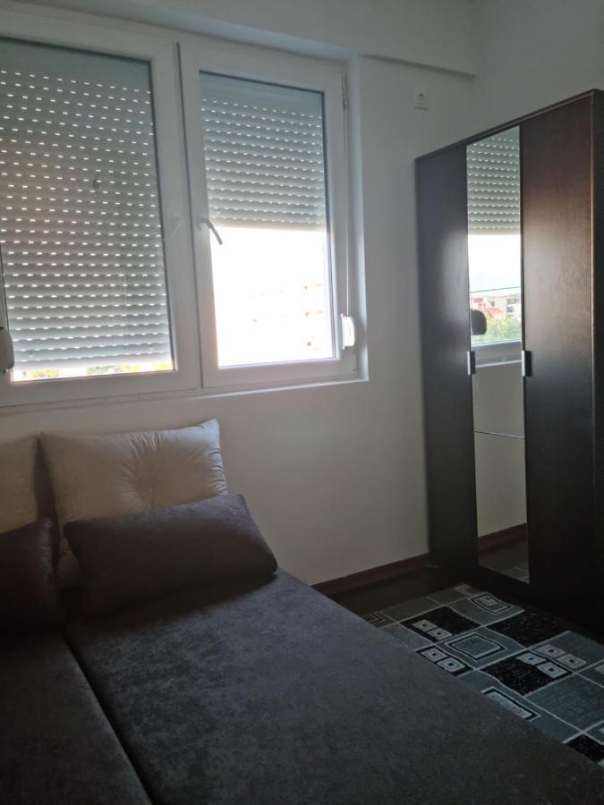 סקופיה Lester Apartments מראה חיצוני תמונה