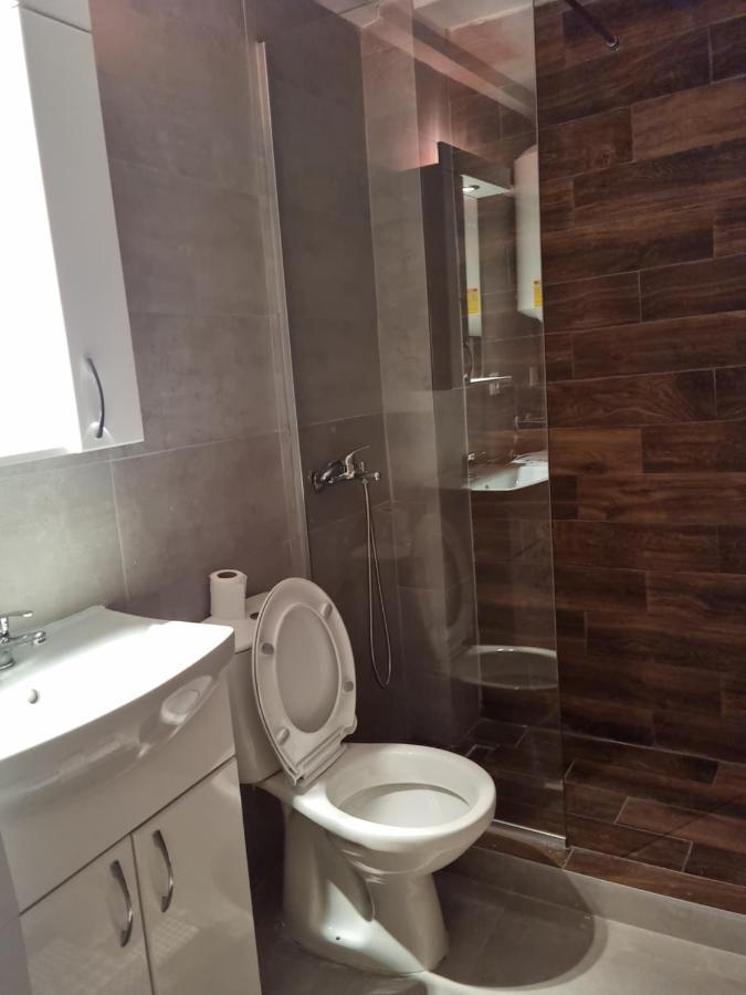 סקופיה Lester Apartments מראה חיצוני תמונה